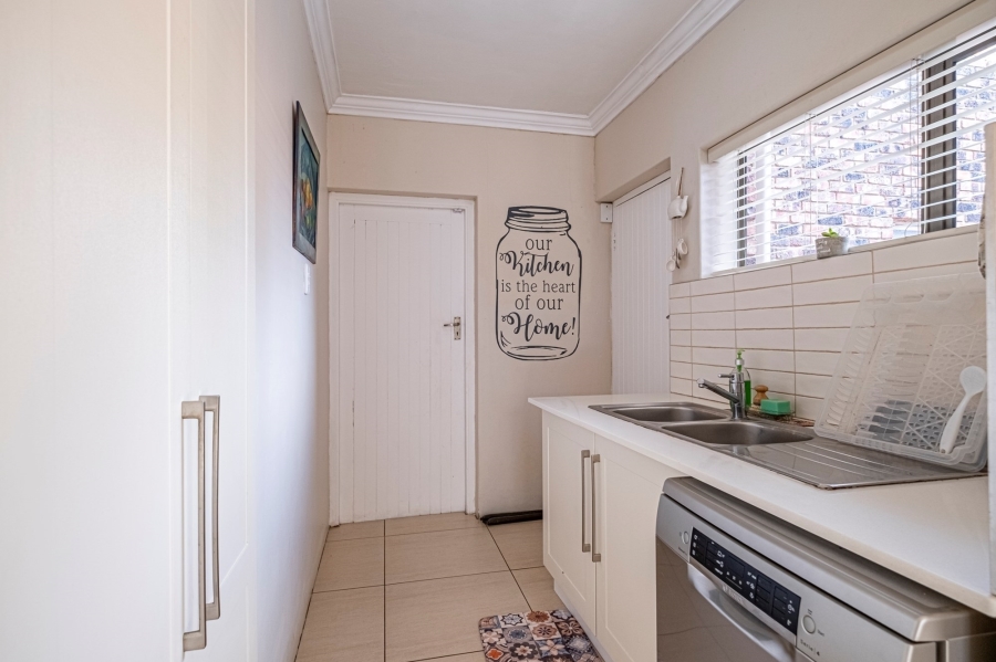 5 Bedroom Property for Sale in Summerstrand Eastern Cape